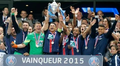 PSG vošiel do dejín francúzskeho futbalu, získal štvrtú trofej v sezóne