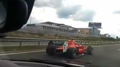 Neuveriteľné video z diaľnice D4: Vodič predbiehal červenú formulu