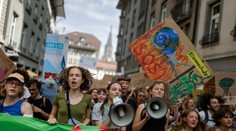 V Berne sa stretlo 60-tisíc demonštrantov. Požadujú klimatickú spravodlivosť a nové opatrenia