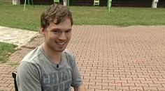 Patrik má úsmev na tvári, hoci väčšina by asi očakávala opak