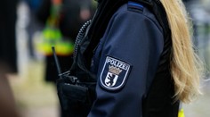 Muži zákona si s ním nevedeli dať rady. Výtržník v Nemecku odhryzol policajtke časť ucha