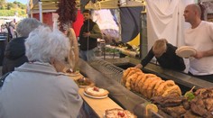 Vôňa cukroviniek, pečených klobás i burčiaku. Legendárny jarmok v Leviciach oslavuje 500 rokov