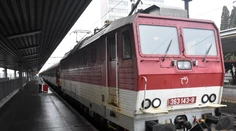 Katastrofa na železniciach. Niektoré vlaky meškajú viac ako 200 minút
