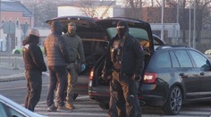 Našli u nich kukly, parochne či mapy. Muži podozriví z prípravy útoku na ropovod Družba sú na slobode