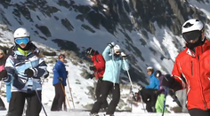 Český premiér s rodinou dovolenkuje v Tatrách. Pozrite si, ako je o nich postarané