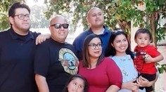 Koronavírusom sa nakazilo 28 členov z jednej rodiny. Otec ochoreniu podľahol, syn mal na mále