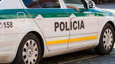 Divoká manželská hádka. Senior chcel svojej žene vyškriabať oko, vyhrážal sa jej zabitím