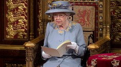 Kráľovná Alžbeta II. po smrti manžela prvýkrát vystúpila na verejnosti