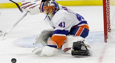 VIDEO: Halák priviedol Islanders k víťazstvu nad Ottawou, Ovečkin sa blysol hetrikom