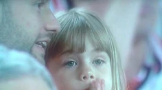 Rozruch v Portugalsku. Na futbale sa objavilo dievčatko, ktoré vyzerá ako Maddie