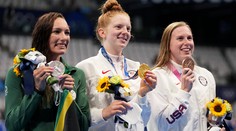 Len 17-ročná Američanka získala nečakane zlatú medailu na 100 m prsia