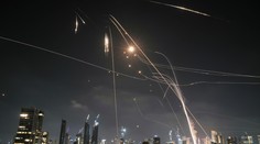 Irán spustil mohutný útok na Izrael, predchádzal mu ajatolláhov príhovor