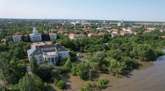 OBRAZOM: Voda strhla elektráreň, brala so sebou aj domy. Záplavová vlna po odpálení priehrady pohltila prvé mesto