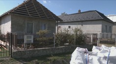 Týždne po búrke stále opravujú domy, no majú ešte jeden problém. Na Zemplíne riešia, čo s azbestom zo zničených striech