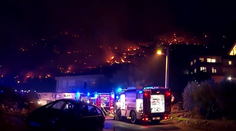 VIDEO: Strach v Chorvátsku. Požiar stále nie je pod kontrolou, dovolenkári balia kufre