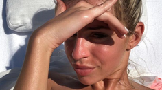 Horúci záber Tatarovej priateľky Lucie. Prsia jej zakryli iba čerešne