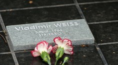 Na Národnom cintoríne odhalili pamätnú tabuľu Vladimírovi Weissovi najstaršiemu