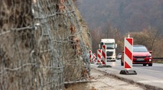 Deň po otvorení tunela Višňové sa začali práce pod Strečnom. Doprava je tam obmedzená