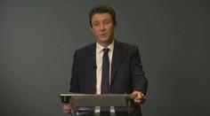 Blízky človek prezidenta Macrona posielal obnažené fotografie