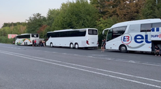 Osobné prehliadky a kontroly kufrov na hranici uväznia ženy a deti z Ukrajiny aj na trinásť hodín
