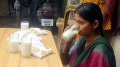 Indka Manju 25 rokov neje, iba pije