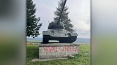 Na strednom Slovensku vandali poškodili pamiatku. Napísali na ňu meno atentátnika