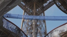 Paríž má novú atrakciu pre milovníkov adrenalínu. Nachádza sa priamo na Eiffelovke