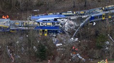 V čase zrážky vlakov v Bavorsku hral výpravca hru na mobilnom telefóne