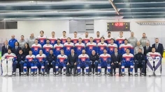 Slováci absolvovali spoločné fotografovanie. Už tradične ho sprevádzali rôzne žarty