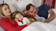 Deti, ktoré spia s rodičmi, si často vyvinú prekvapivé vlastnosti
