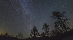 V týchto dňoch môžeme pozorovať neobyčajný meteorický roj. S odhalením záhady pomáhajú aj naši vedci