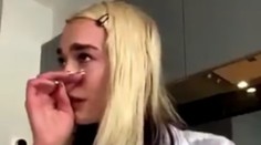 Dua Lipa to nezvládla a rozplakala sa. Fanúšikom oznámila smutnú správu