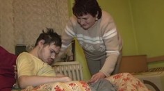 Erik sa ocitol v centre sporu o jeho posteľ