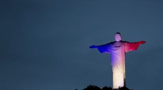 OBRAZOM: Svetové pamiatky a monumenty sa odeli do francúzskych farieb