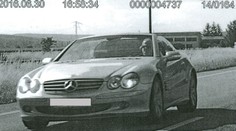 Pri Tlmačoch prekročil rýchlosť o takmer 100 km/h. Policajti mu "nadelili" mastnú pokutu