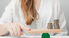Rozdiely v platoch na Slovensku sú aktuálnym problémom: Prečo ženy stále zarábajú menej?