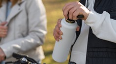 Ako často umývate fľašu na vodu? Môže v nej byť viac baktérií než v miske pre psa