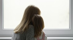 Ako sa s deťmi rozprávať o smrti? Nie je dobré ich chrániť, smútku ich treba vystaviť (rozhovor)