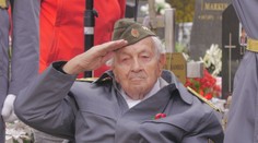 Sviečky, maky a ticho úcty: Slovensko si pripomenulo hrdinov, ktorí bojovali za slobodu