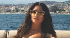 Odvážna speváčka sa nebabre: Demi, čo ten bujný dekolt?