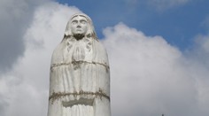 V obci Papradno sa ľudia tešia z novej sochy Panny Márie