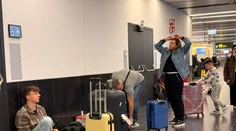 Problémy v dovolenkovom raji. Poľskí turisti tam hodiny čakali na odlet, deti spali na zemi