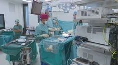Na Slovensku sa prvýkrát odohral súboj technológií na operačnom stole. Pozrite sa, ako zákroky dopadli