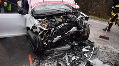 Vážna nehoda pri Brezne. Auto sa zrazilo s jeleňom a čelne vrazilo do ďalšieho vozidla, hlásia ťažko zranených