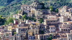 Dovolenkári pozor, na Sicílii opäť zavedú protiepidemické opatrenia