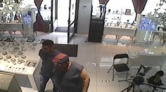 Megakrádež šperkov v Bratislave: Z predajne zmizli zlaté šperky za desaťtisíce eur