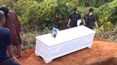 Záchranár toto ešte nezažil. Rodina pochovala brata, ten o pár dní prišiel domov