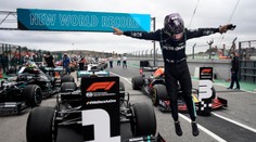 Hamilton prekonal Schumacherov rekord v počte víťazstiev