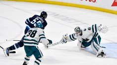 VIDEO: Winnipeg natiahol najdlhšiu víťaznú sériu, Scheifele prekonal Kovaľčuka. Kings otočili duel