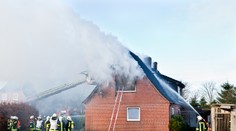 Nešťastný požiar v Jelšovci si vyžiadal jednu obeť, dvaja sú zranení